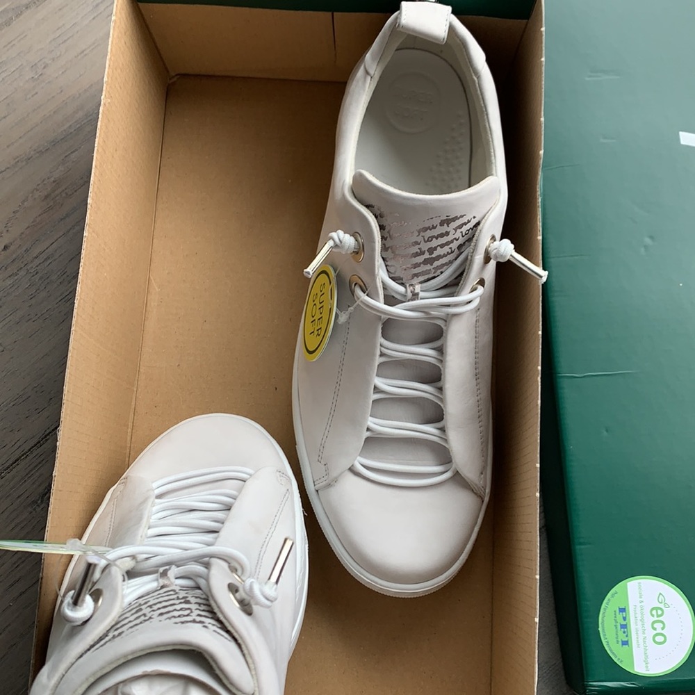 Ivory nubuk Leather Sneakers. US 7 New. - Picture 4 of 12
